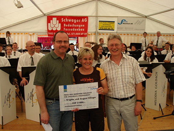 Bild Brigitte und August Eilinger mit Gemeindepräsident Thomas Würth