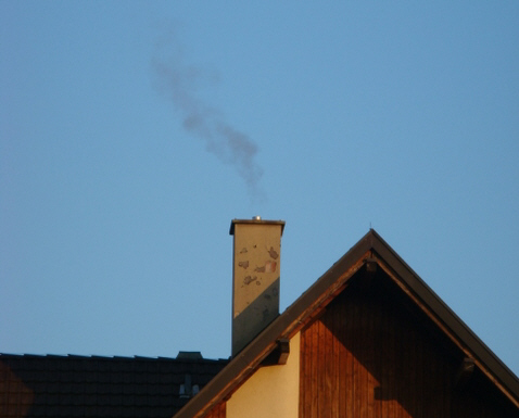 rauchender Kamin