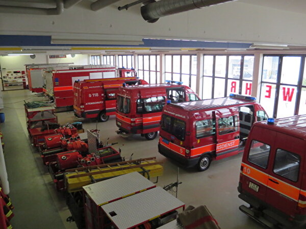 Blick in Fahrzeughalle der Feuerwehr Goldach
