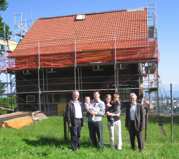 Familie Hintermeister mit Mitgliedern der Baukommission