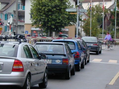 Stau vor der Barriere