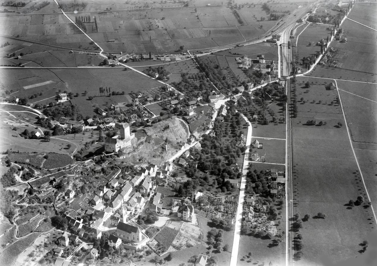 um 1950: Allmählich beginnt sich die Gegend ausserhalb des Städtli zu besiedeln.