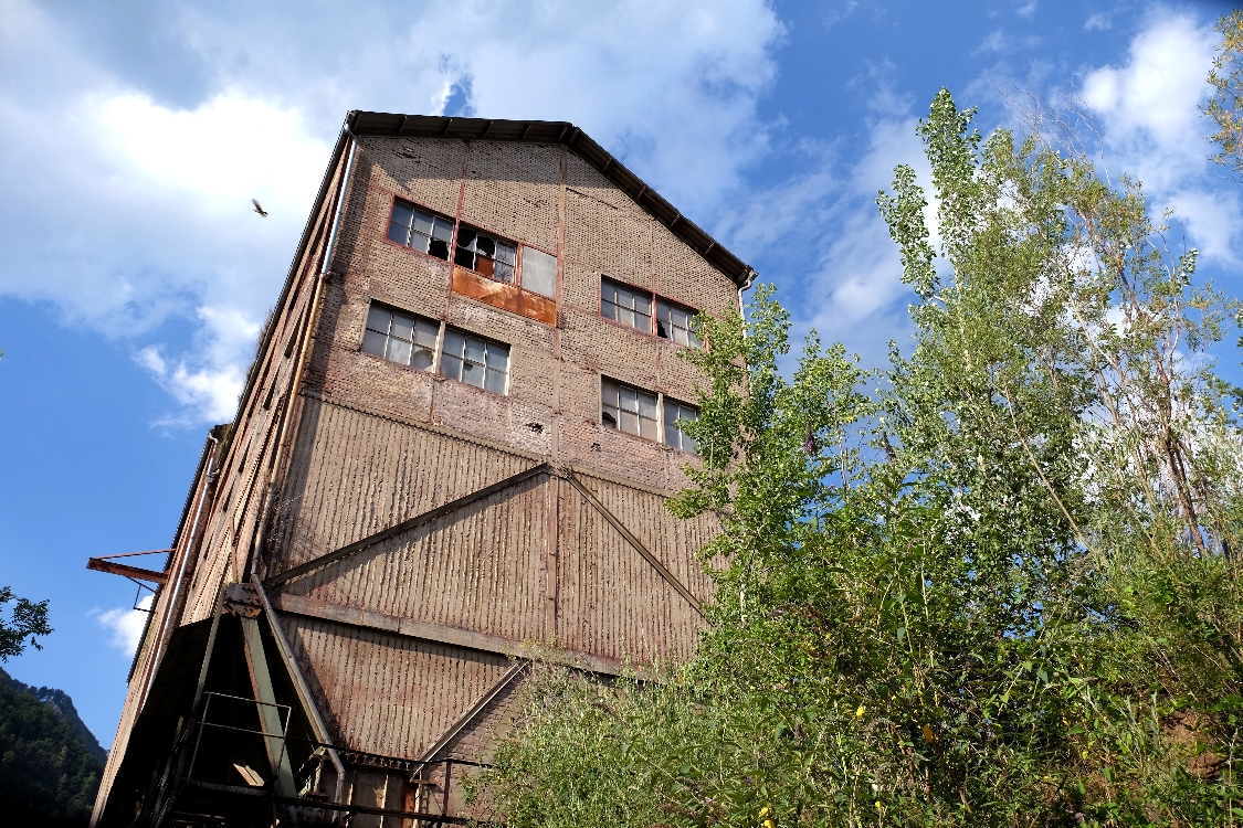 Der "Schandfleck" von Sagens? Die Meinungen gehen auseinander. Gemäss der gesetzlichen Schutzbestimmungen verfügt die Schotti über einen ver­gleichbaren Schutzstatus wie das Schloss Sargans.