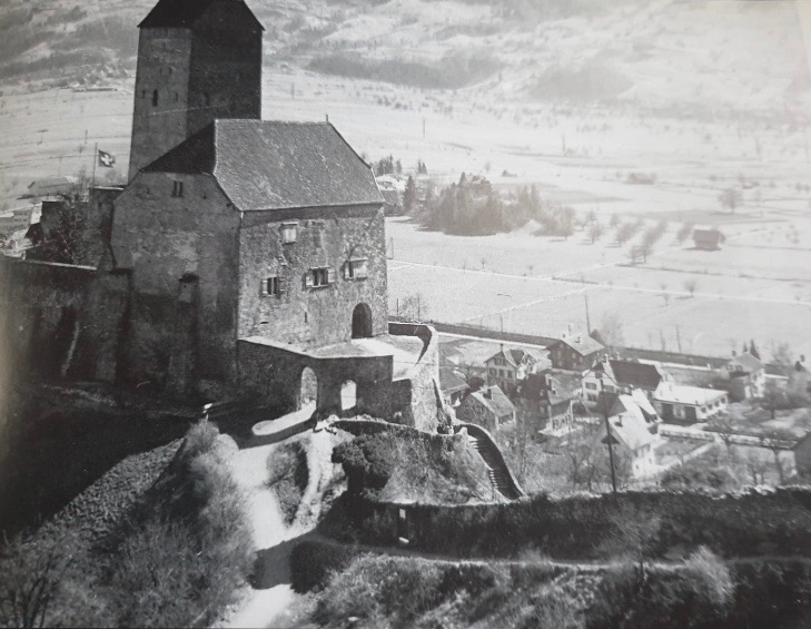 Die Fahne sagt es: Föhn-Sturm.