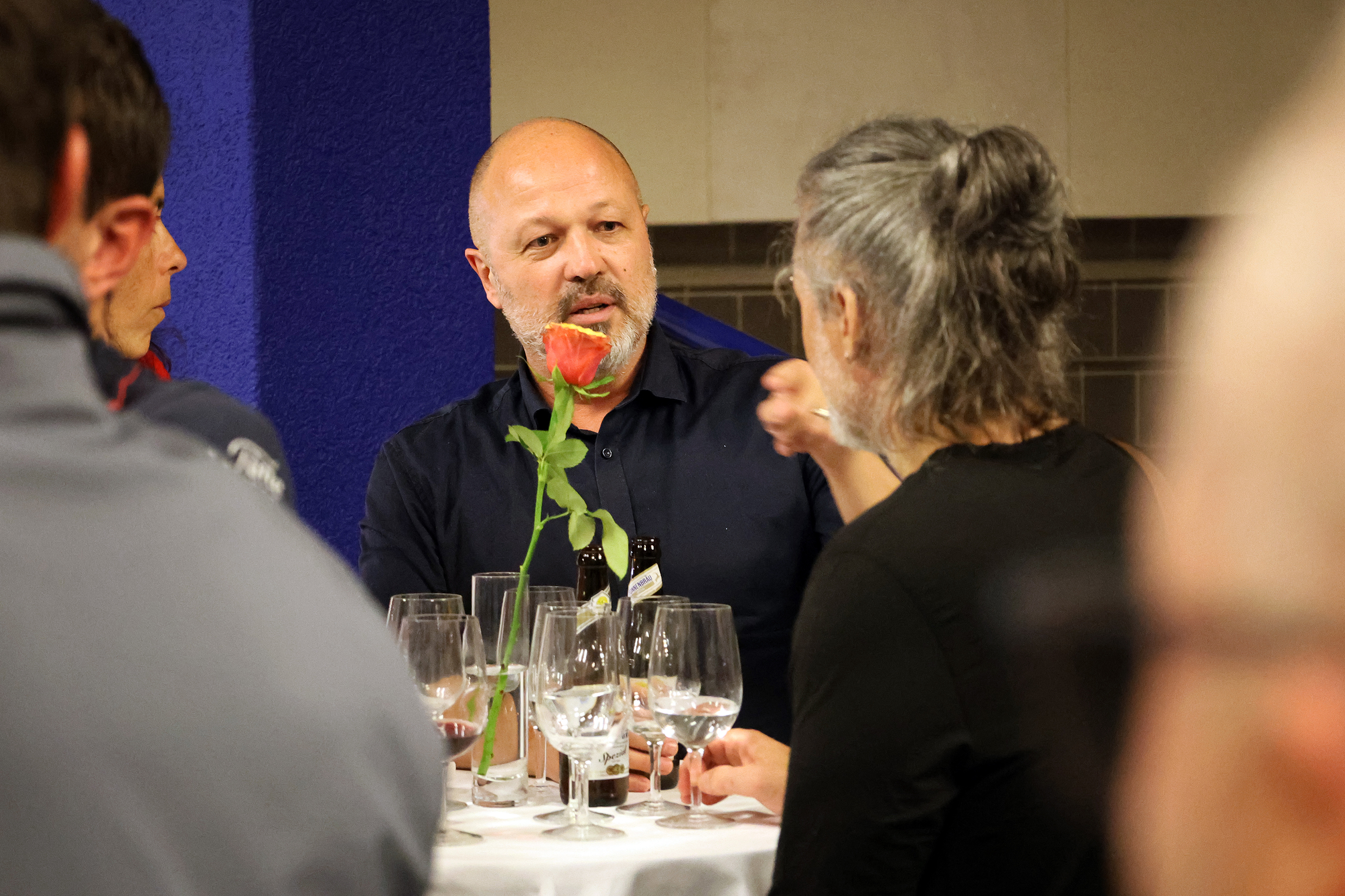 Eindrücke vom Apéro: Der Bürgerabend fand einen gemütlichen Ausklang.