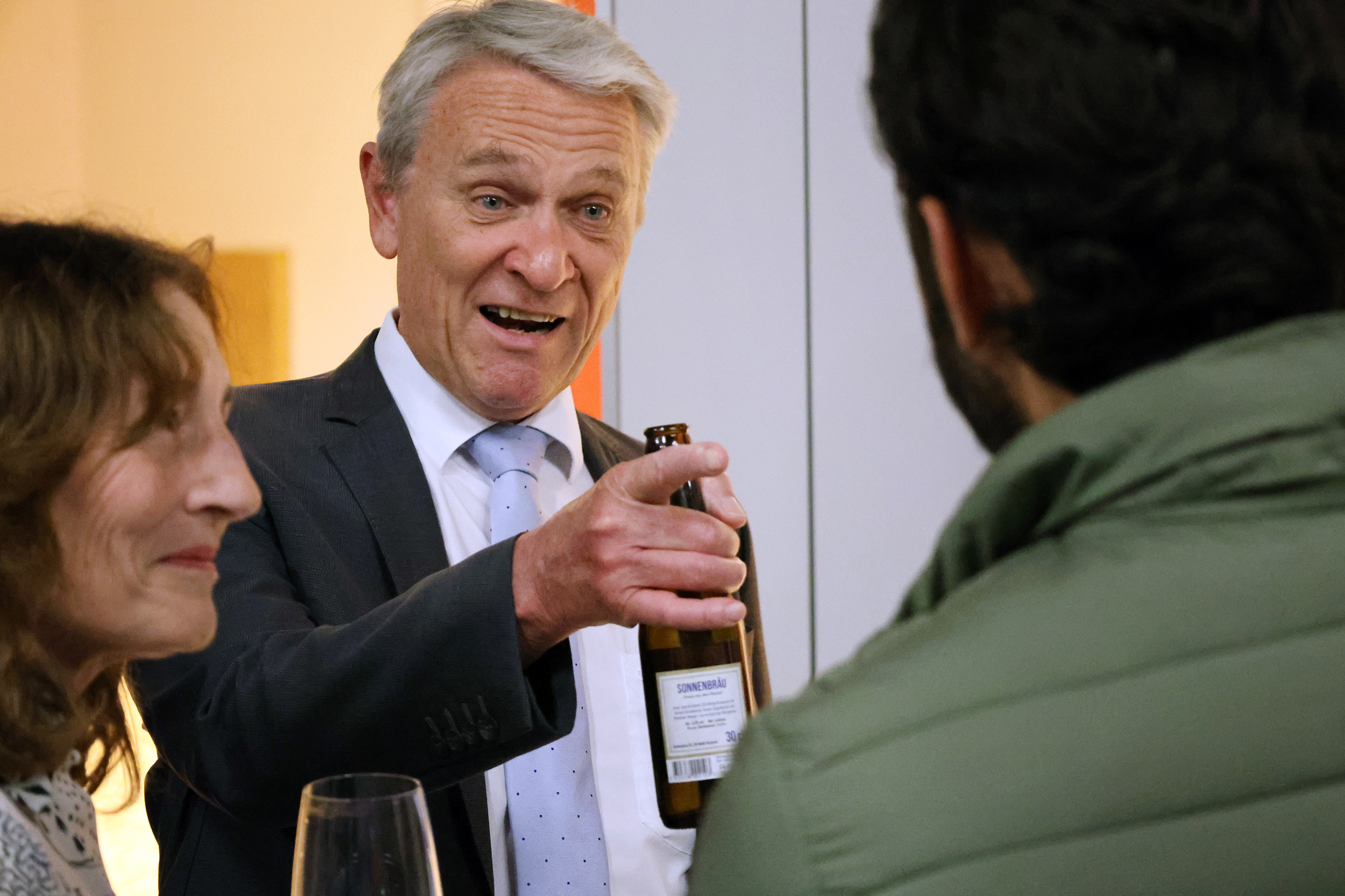 Eindrücke vom Apéro: Der Bürgerabend fand einen gemütlichen Ausklang.