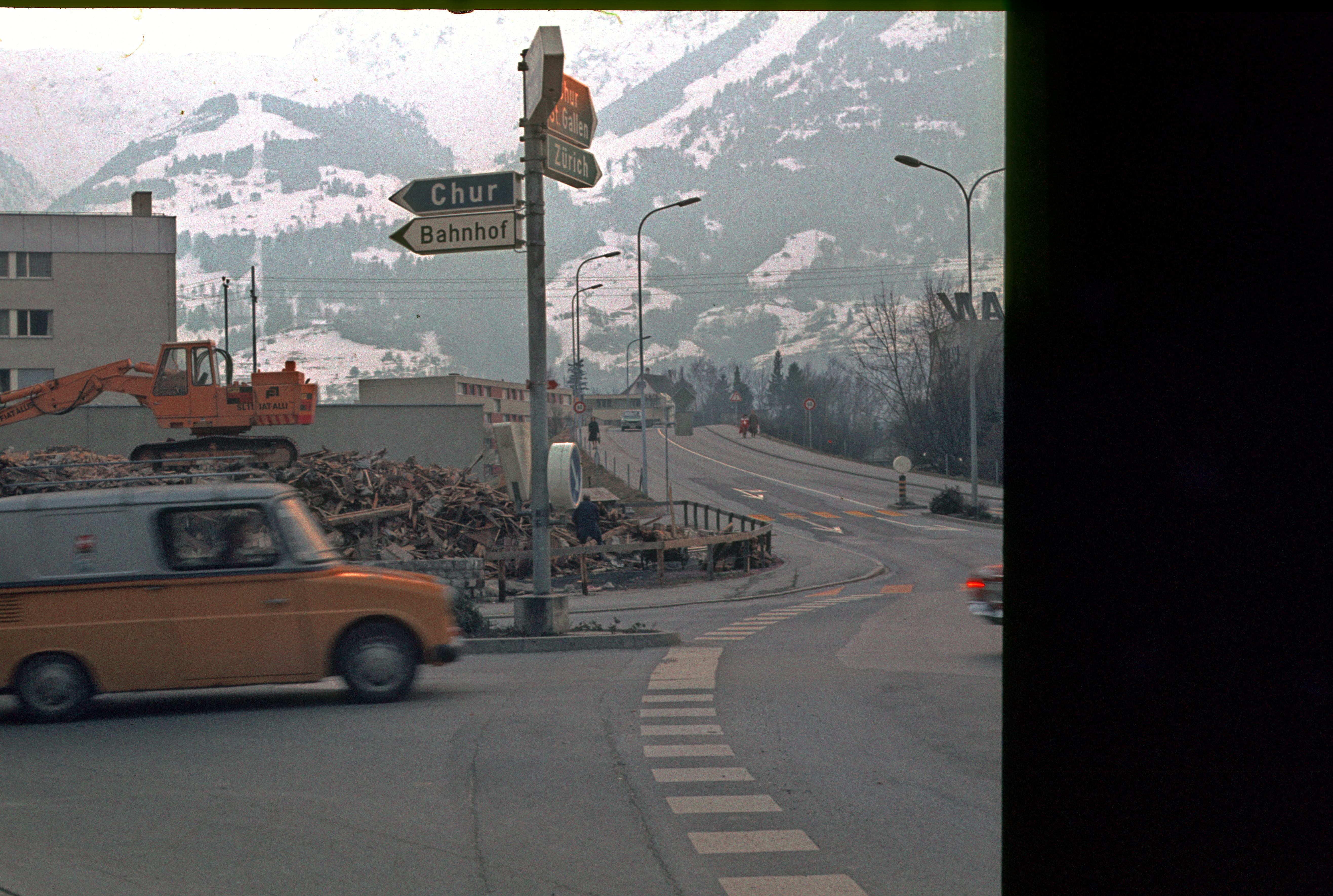 Das Haus wurde 1980 abgebrochen und dann kam der Coop an diese Stelle.
