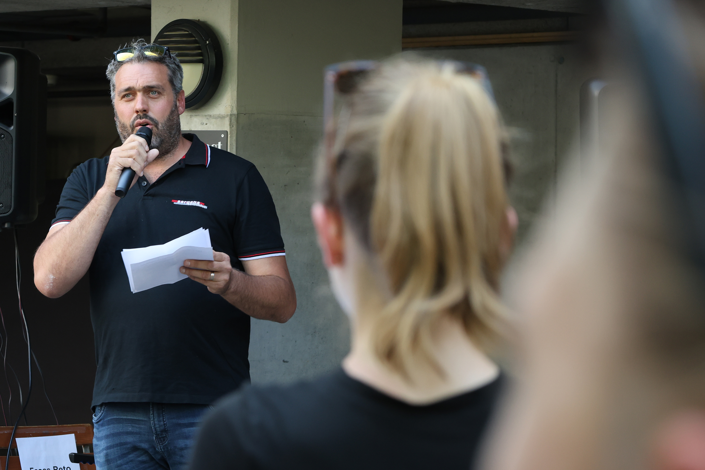 Grussworte des Vereinspräsidenten: Stefan Kohler gratuliert der Sarganser Turnerschar für ihre Leistungen in Lausanne.