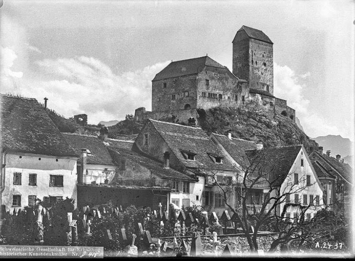 Sicht vom Gemeindefriedhof aus.