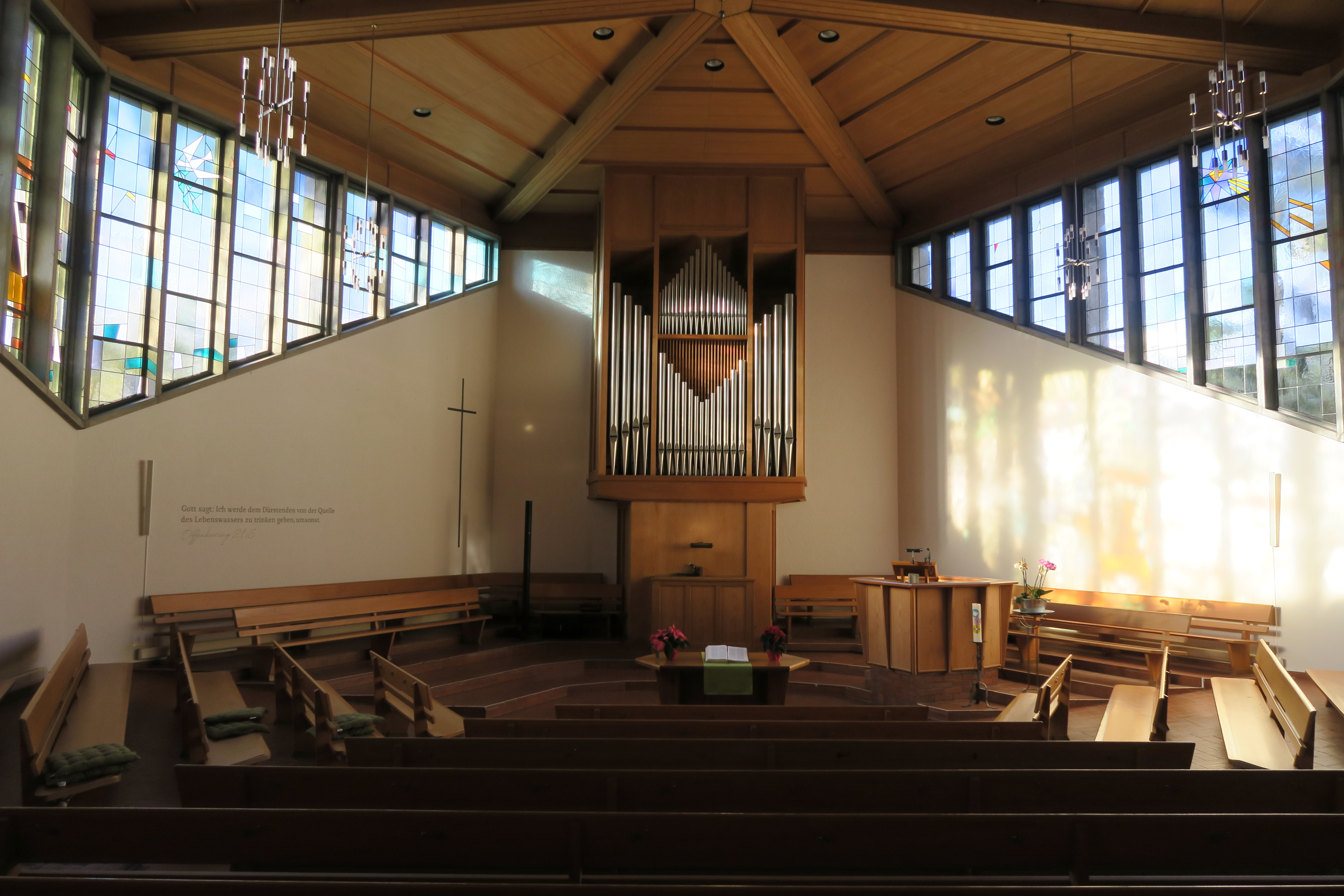 Sie ist gemäss dem damaligen Baustil schlicht und zweckmässig gehalten -