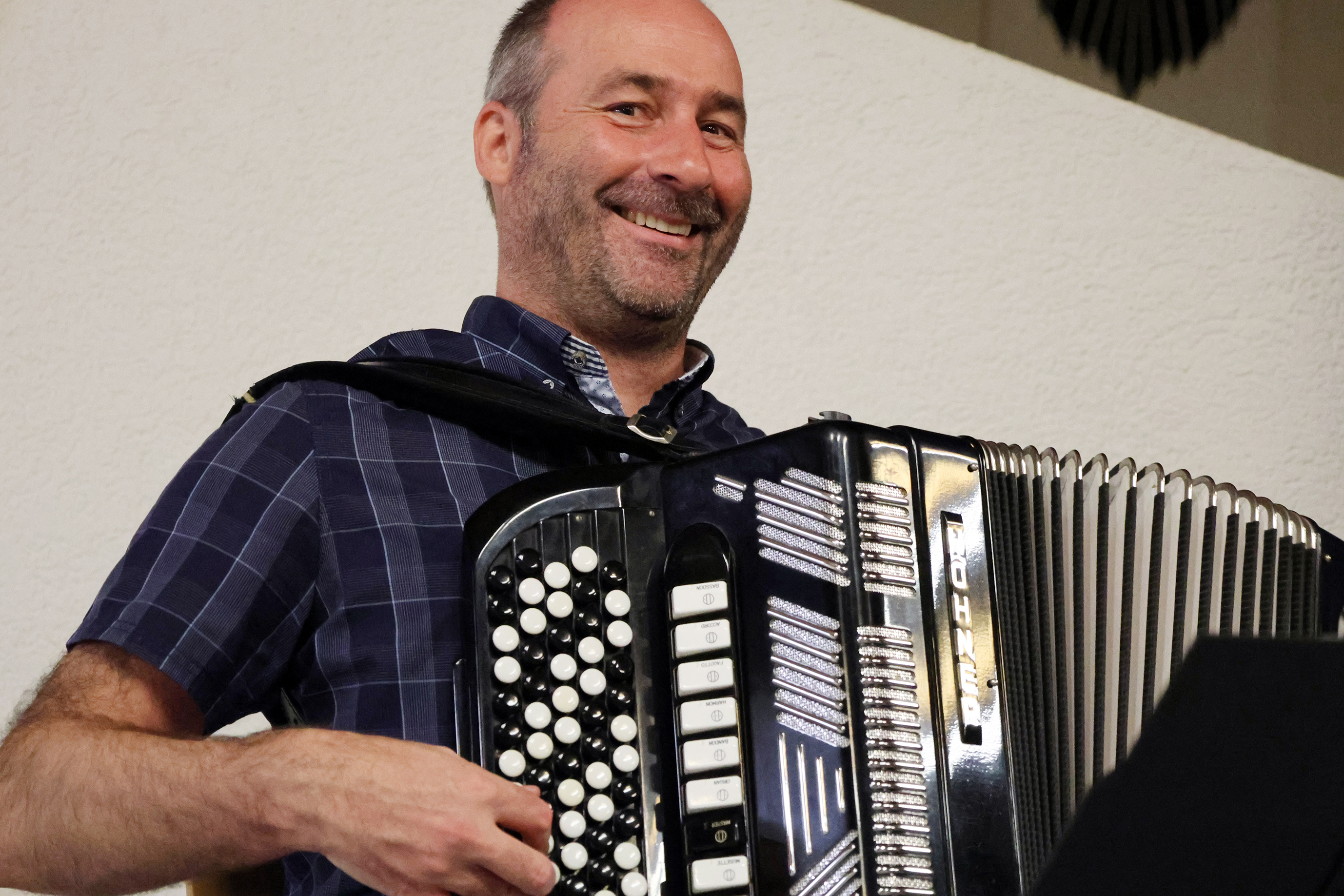Eindrücke vom Apéro: Der Bürgerabend fand einen gemütlichen Ausklang.
