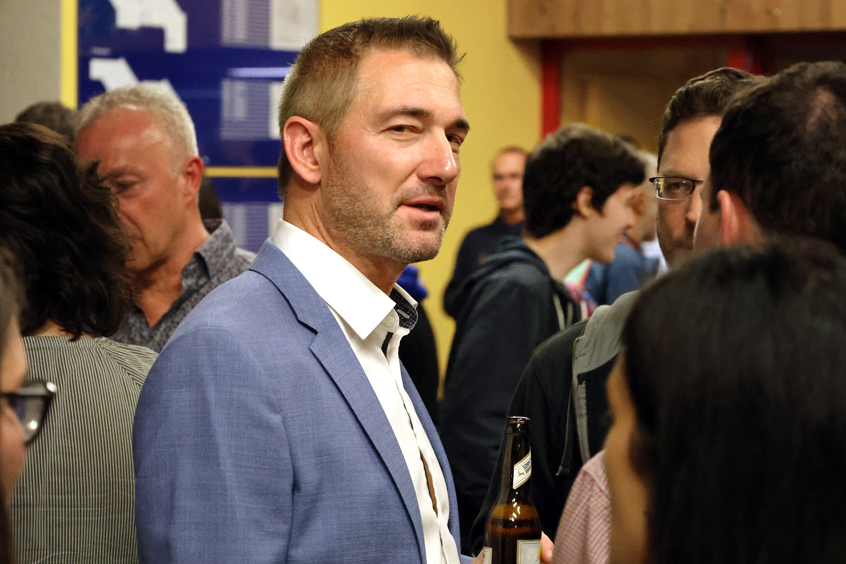 Eindrücke vom Apéro: Der Bürgerabend fand einen gemütlichen Ausklang.