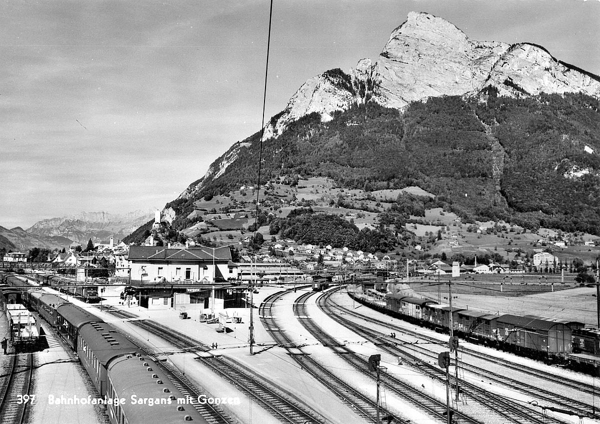 1960 gab es weder eine Unterführung noch eine Überdachung.