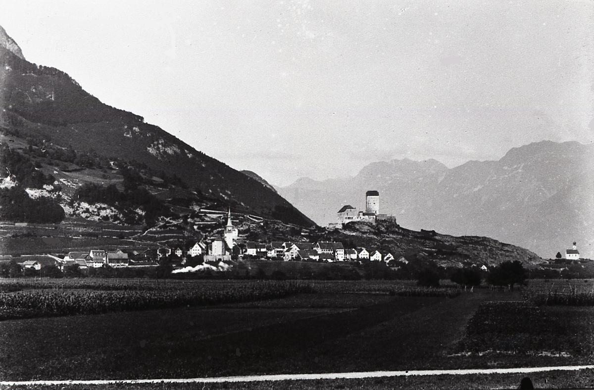 Alt-Sargans einsam in der Flur