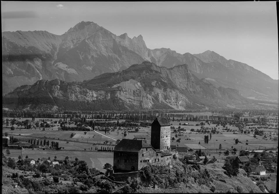 Stolz wacht das Schloss über das Sarganserland.