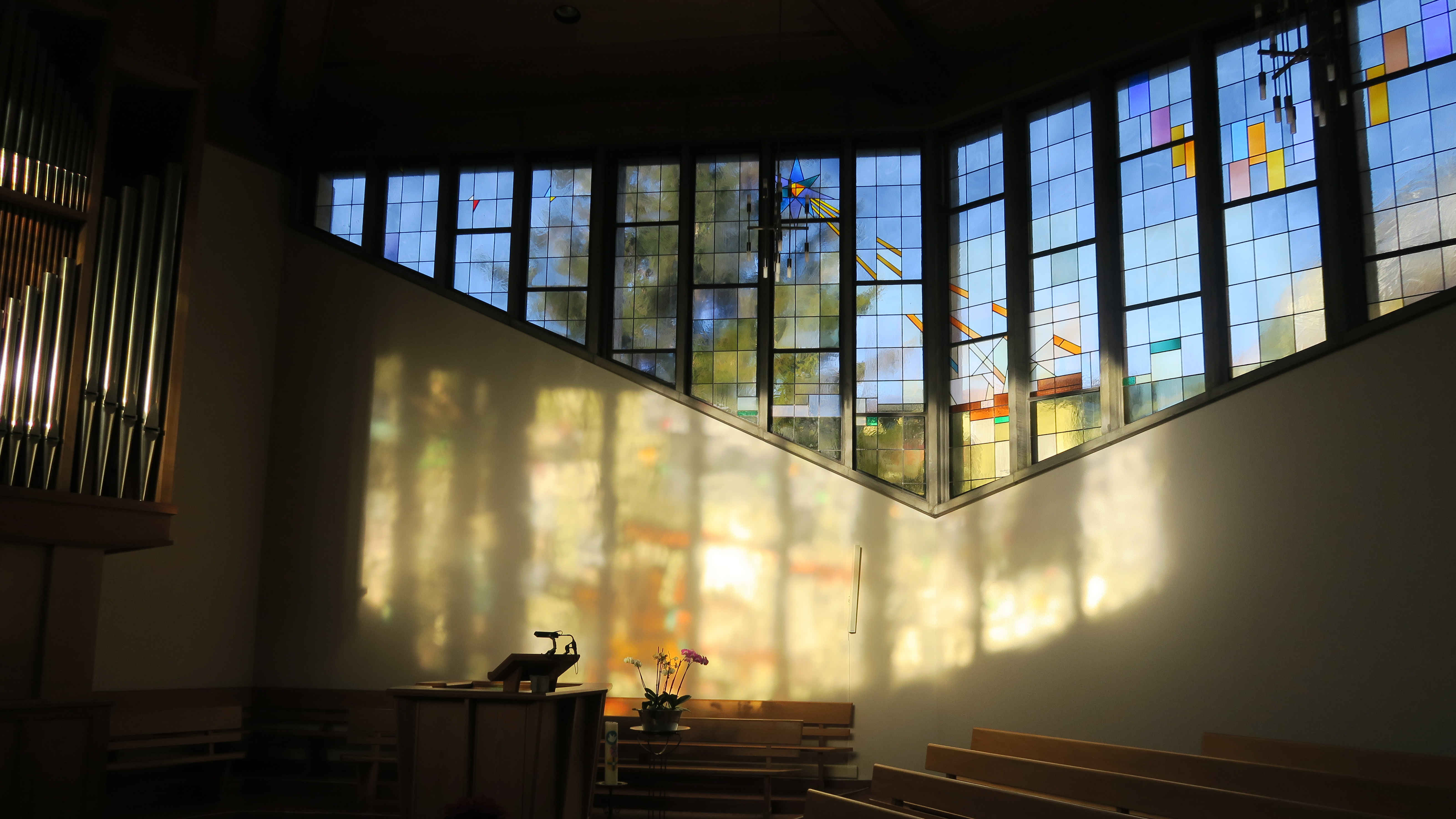 und verfügt bei Sonnenschein über ein wunderschönes Farbenspiel.