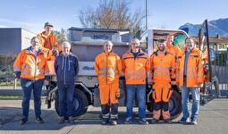 Freuen sich über den neuen Kommunalgeräteträger: Die Mitarbeiter des Sarganser Werkdienstes.