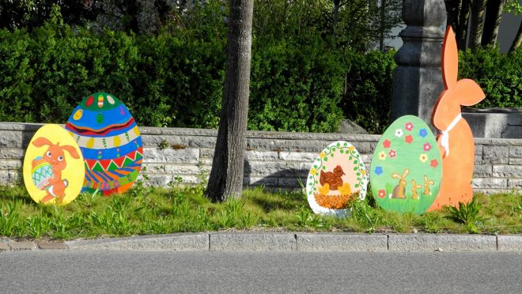 Osterei-Dekoration in Dällikon