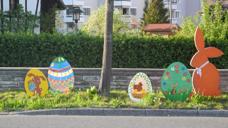 Osterei-Dekoration in Dällikon