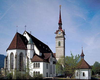 Die Pfarrkirche St. Peter und Paul sowie das dazugehörende Beinhaus zählen zu den bedeutungsvollsten kirchlichen Baudenkmälern der Innerschweiz. 
Die Kirche wird erstmals im Jahr 1226 urkundlich erwähnt Bereits im Jahre 877 soll jedoch an der Stelle der heutigen Kirche ein Gotteshaus gestanden haben. Die Kirche war bis 1714 Mutterkirche des ganzen Aegeritals. Ihre heutige Form erhielt sie 1905 unter Beibehaltung spätgotischer Teile des Vorgängerbaus und des Kirchturms. 
Die Kirche wurde 1975/76 restauriert und unter eidgenössischen Denkmalschutz gestellt.