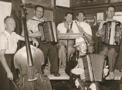 Xaver Betschart, Müller, Balz Betschart (alle Kapelle Alpenglöggli Luzern), Clown (unbekannt), Jost Ribary, Christian Hartmann