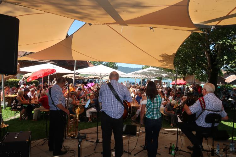 Sommermusiks am See mit den Ägeriseekrainer