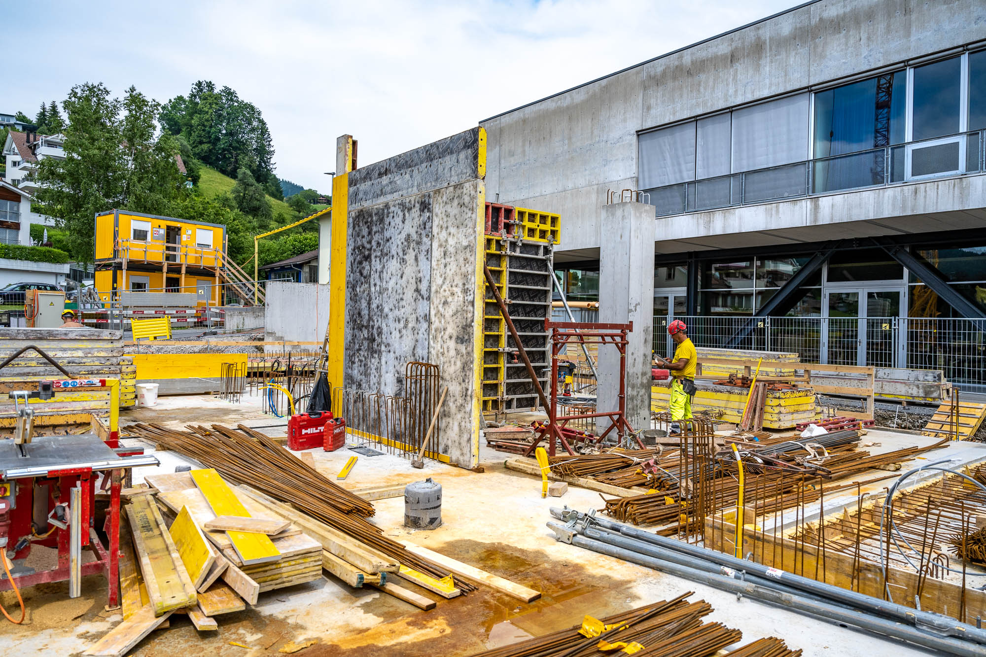 Kurz vor den Sommerferien läuft es rund auf der Baustelle. 
