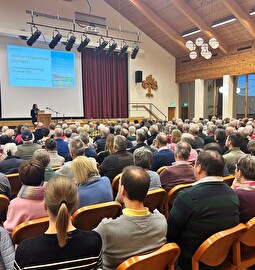 bevölkerung am Anlass