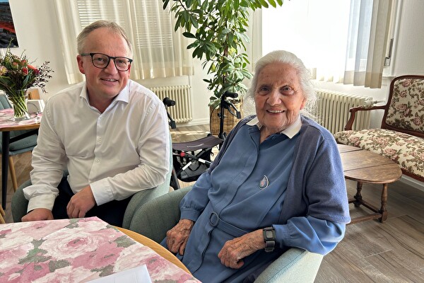 Marcel Güntert zusammen mit Sr. Liselotte Curti