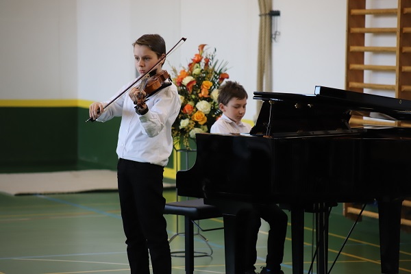 Musikschüler am Musizieren