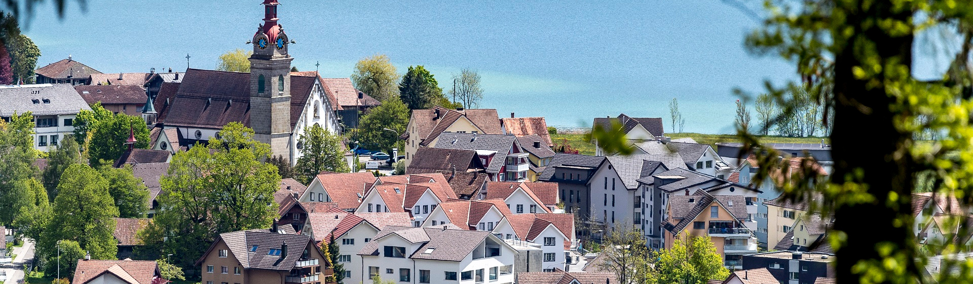 Kirche und Dorf