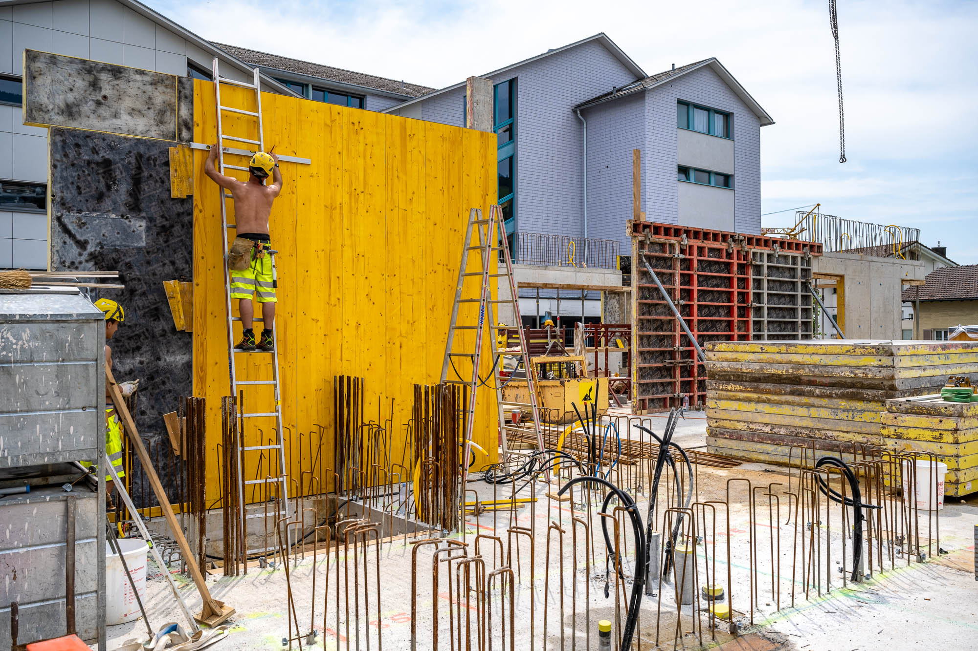Kurz vor den Sommerferien läuft es rund auf der Baustelle. 