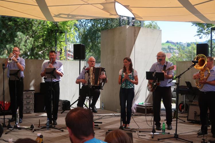 Sommermusiks am See mit den Ägeriseekrainer