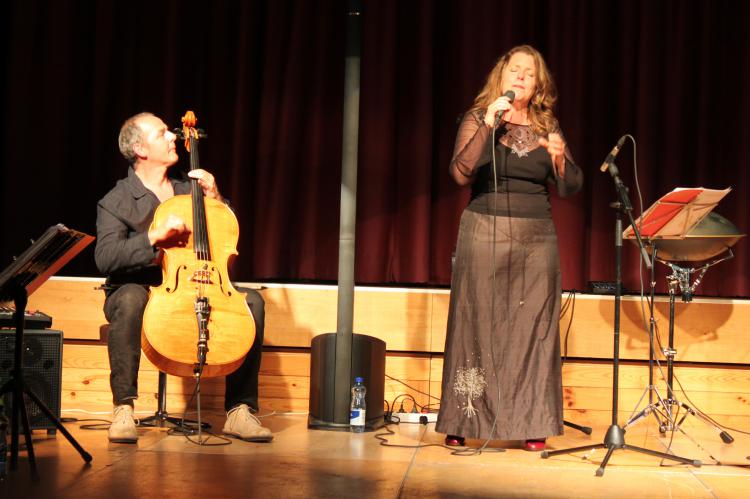 Kristina Fuchs präsentiert mit drei Musikerkollegen ihr Programm «Röseligarte – chansons sauvages»
