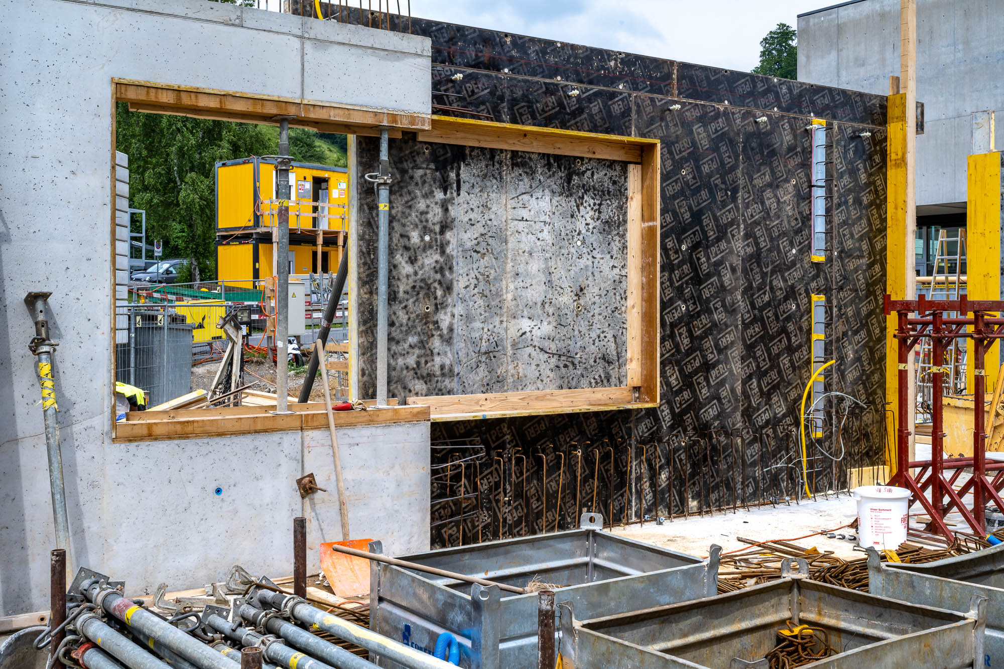 Kurz vor den Sommerferien läuft es rund auf der Baustelle. 