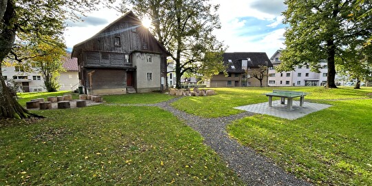 Garten bei der Liegenschaft Mitteldorfstrasse 4