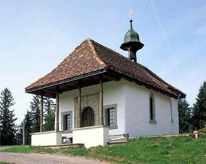 Die Kapelle steht auf einer von Wald umgebenen Hügelkuppe am alten Pilgerweg nach Einsiedeln. Sie wurde 1701 geweiht. 

1983/84 wurde die Kapelle St. Jost restauriert und gleichzeitig wurde der Pilgerweg zwischen Oberägeri und Bibersteg instand gestellt.

Das Bruderhaus neben der Kapelle wurde 1833/34 erbaut und am 22. Mai 2005 durch Brandstiftung zerstört.