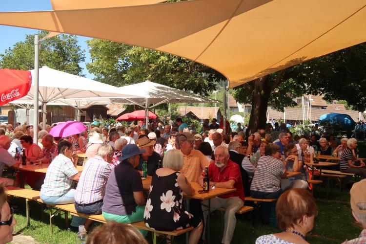 Sommermusiks am See mit den Ägeriseekrainer