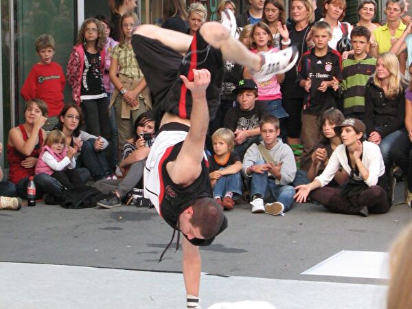 Breakdance-Show mit DIRTY HANDS