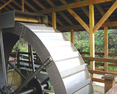 "Sebelis Sage", eine wasserbetriebene Turbine mit Wasserrad dokumentiert einen Zweig des Maschinenbaus des 19. Jahrhunderts und steht als letztes erhaltenes Element der ganzen Kette von wassergetriebenen Anlagen am Dorfbach.

Auskünfte zur Sebelis Sage erteilt:
Klaus Bilang, Euw, 6315 Oberägeri
Tel. 041 750 47 46
Email: bikeu@bluewin.ch
www.sebelis-sage.ch
