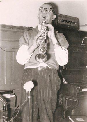 Jost Ribary (1910 - 1971), eine Musikerlegende
(Ausstellung im Schaufenster bei Elektro Iten-Steiner, Oberägeri) 