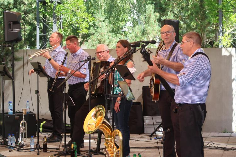 Sommermusiks am See mit den Ägeriseekrainer