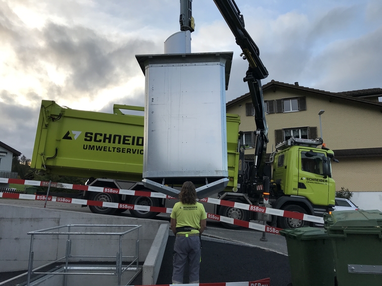 Oberägeri - Der Unterflurcontainer Flurweg ist in Betrieb
