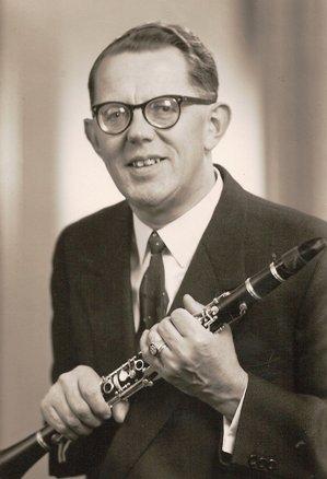 Jost Ribary (1910 - 1971), der Musiker-Profi
(Ausstellung im Schaufenster bei Expert Abegg, Oberägeri)