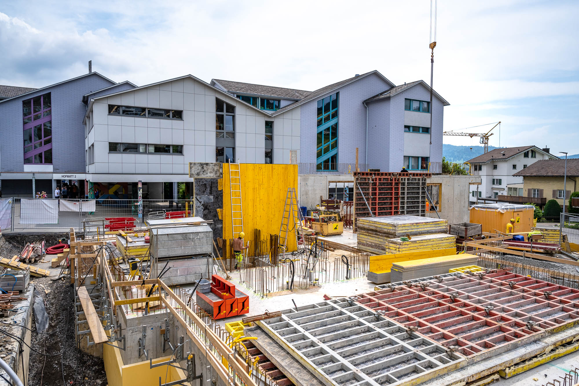 Kurz vor den Sommerferien läuft es rund auf der Baustelle. 