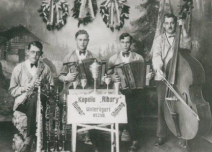 Jost Ribary, Kari Huber aus Zug, Matthias Rust aus Walchwil, unbekannt - wahrscheinlich eines der ältesten Bilder einer Jost Ribary Musikformation.