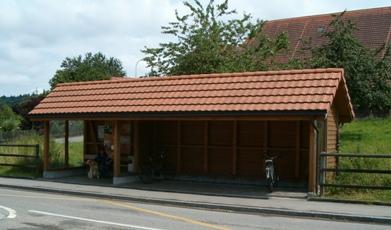 Ansicht des Buswartehäuschens Nennigkofen