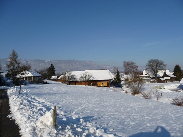 Dorfansicht im Schnee.