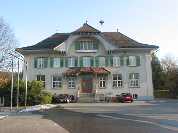 Das Schulhaus in Lüsslingen