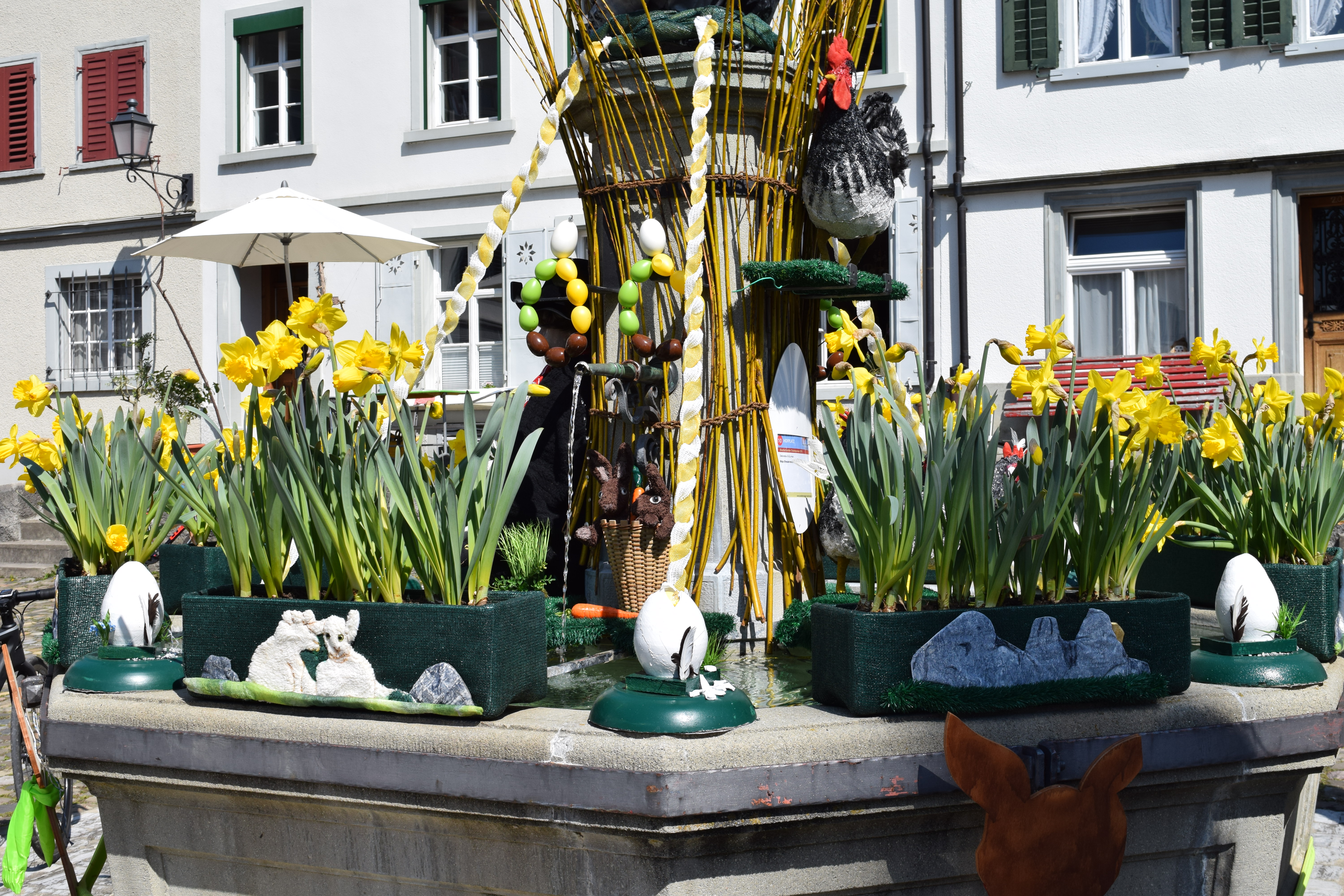 Das Schmücken der Osterbrunnen läutet in weiten Bereichen der Stadt und Landschaft Bischofszell, wie seit uralter Zeit, den Beginn der farbenfrohen und warmen Jahreszeit ein. Die Osterbrunnen werden jedes Jahr über Ostern geschmückt und können in einem Rundgang individuell angeschaut werden.